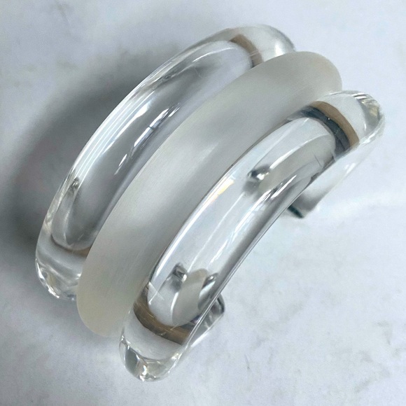80s VTG JUDITH HENDLER Clear &Translucent White Lucite Cuff Bracelet Signed - Picture 6 of 6